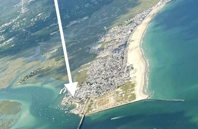 ⛱ NEW RENTAL being offered for 3 summer weeks only. 539 short 👣 to 🌊