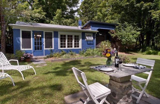 NEW! Rock City Writer's Studio: Bucolic Setting, Nordic Sauna, Walk to Town!