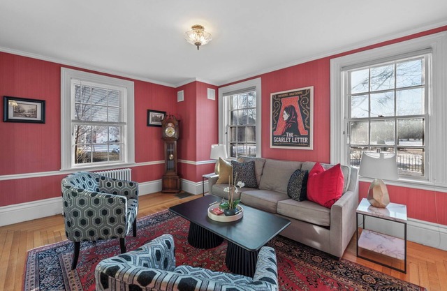 NEW Spacious 1BR on Salem Common l Steps to Downtown l Fenced in Yard + Parking