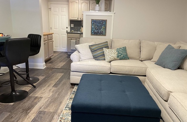 New! Studio A. Full kitchen. Walk to beach/town! Indoor/outdoor Pool; Sleeps 2