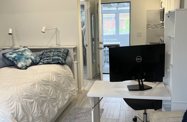 New Studio ADU on Lighthouse Field Easy Walk to the Beaches