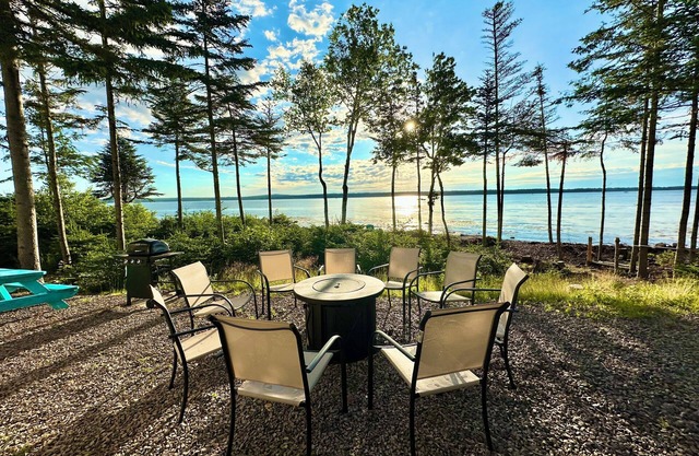 ⭐NEW⭐ Stunning Beachfront Living w/Gameroom & Firepit Near Acadia