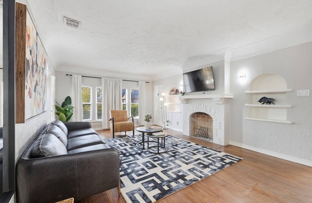 New! University Park | SMU Campus 1 block2nd FL