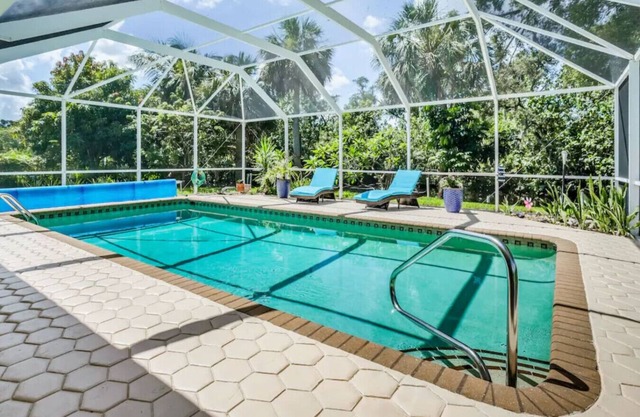 NEW! Waterfront Heated Pool, Kayaks, Fishing Pier.