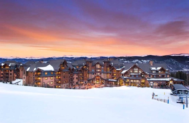 New Year's Breckenridge Ski In Ski Out -Luxury Condo. Sleeps 12 Dec 27 -Jan 3rd