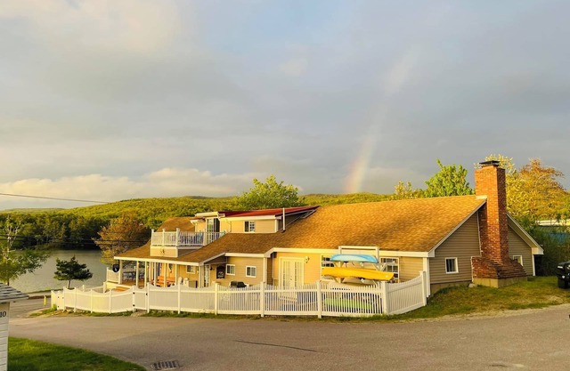 Newfound Lake 5 Br/2.5 Bathroom w/gameroom. Former Rec Hall To Bungalo Village