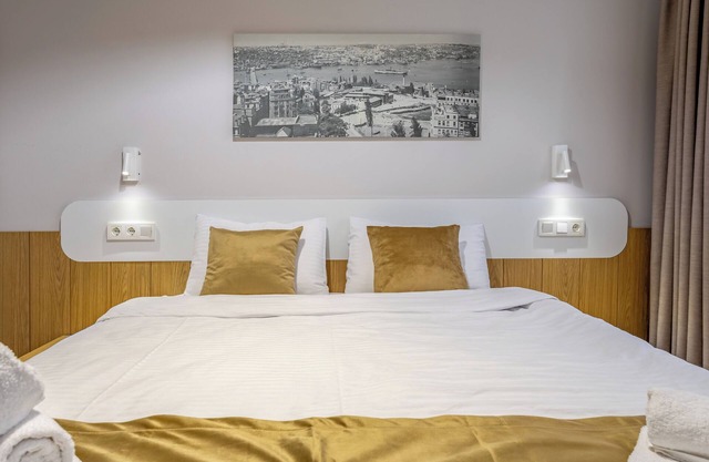 Newly built 2025 hotel apartment with balcony in the center of Şişli