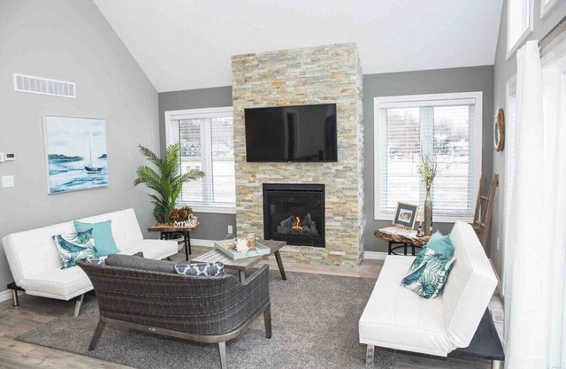 Newly Built Cottage with a Stunning View! (Upper level)