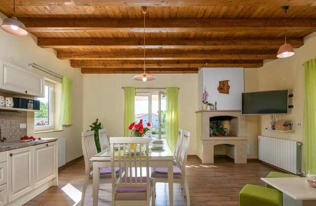 Newly built holiday home with pool in the quiet settlement Puntera