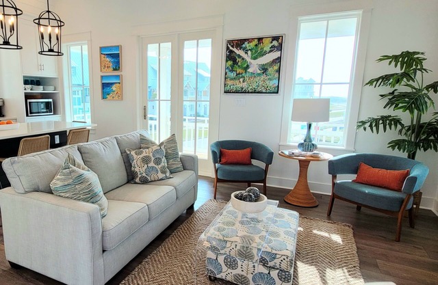 Newly built serene island home w/shared pool, golf on-site, & beach access