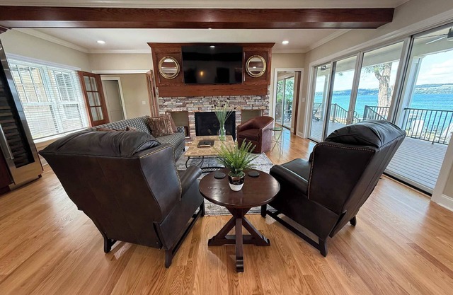 Newly Built! Skaneateles Level Lakefront-Ready to Rent!