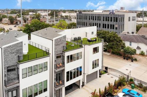 Newly Constructed Winsome Village B Galleria Area