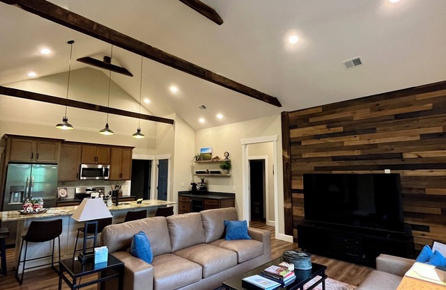 Newly opened 3 BDRM Silver Creek Loft- Luxury in Historic Farm Barn Setting