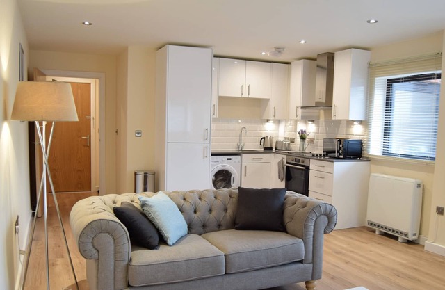 Newly refurbished, Greater London. Morland House Apartment 1