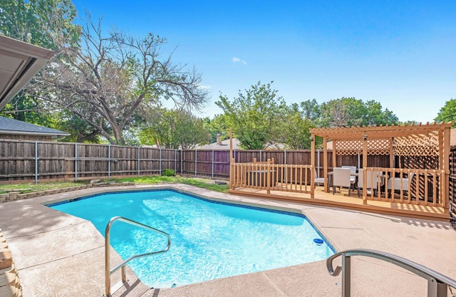 Newly remodeled 5BR 3BA w/pool up to 16 ppl