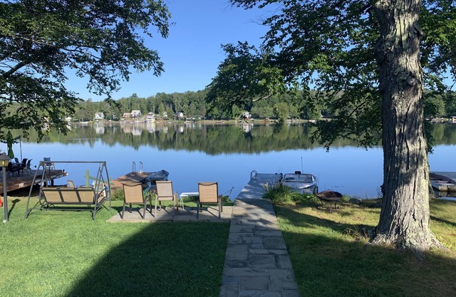 Newly Remodeled Pocono Lakefront Cottage on Private Lake Ariel!