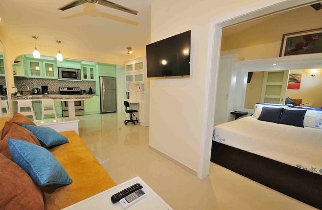 Newly Renovated Condo One Block From Beach