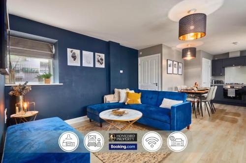 Newly Renovated 4BDR Cottage House By Homebird Property Management Short Lets & Serviced Accommodation Leeds With Private Parking & Netflix