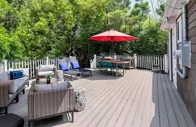 Newly Renovated Beauty! 2 bed plus Loft-Cottage Steps From Beach in Ocean Beach