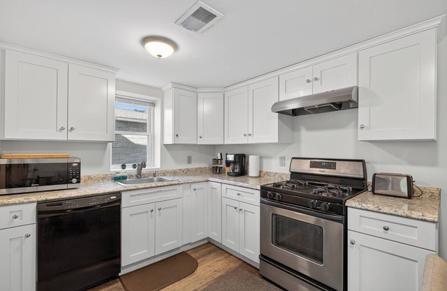 Newly Renovated Historic Middletown Home 15 min to Harris-Hershey!