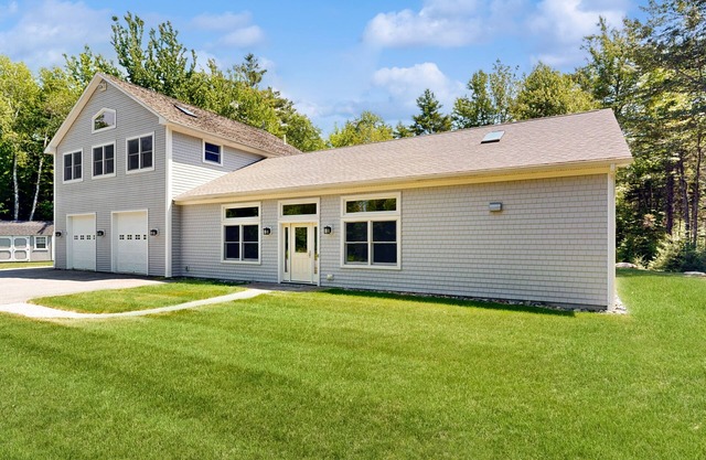 Newly Renovated Home w/Large Yard & Great Kitchen - Near Downtown & Acadia