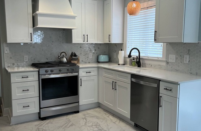 Newly renovated house blocks from hospital and restaurants.