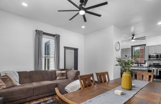 Newly Renovated House in DogTown