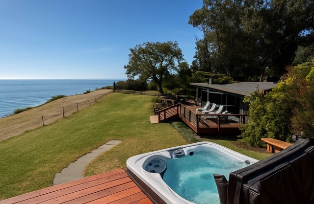 Newly Renovated Oceanfront Retreat in Bolinas with Spa and huge fenced yard