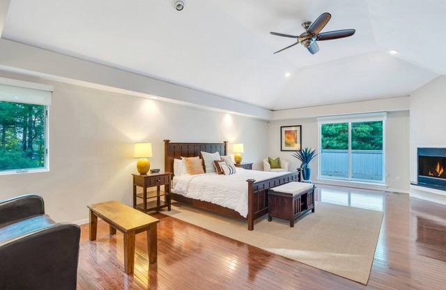 Newly renovated Quogue Estate, Short Walk to the Beach, Private Pool and.