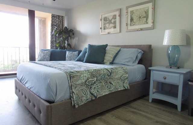 Newly Renovated Sapphire Beach Studio w/Balcony & Spectacular Ocean View