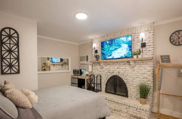 Newly Renovated Studio with Private Entrance