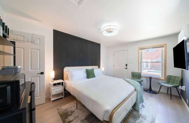 Newly Renovated Tranquil 1-Bed Studio Retreat in San Antonio's Historic District