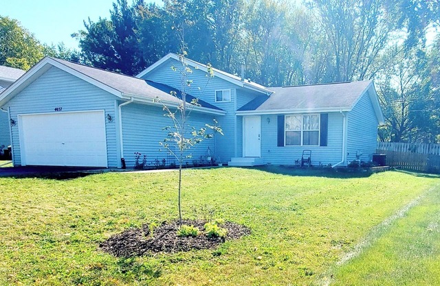 Newly updated warm Rockford tri-level house minutes from Bypass 20, I39 and I90!