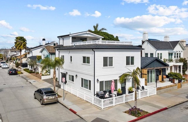 Newport Beach 1 bedroom, 1 bath + Sleeper Sofa Bed - Home/Beach/Garage/Patio