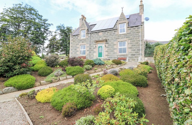 NEWSEAT, pet friendly, with a garden in Huntly