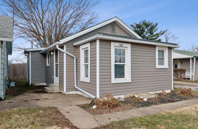 Niagara Rd Cottage in perfect location to visit Lake Erie or Cleveland home