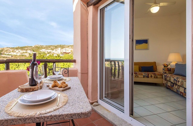 Nice apartment for 4 guests with WIFI, A/C, pool, TV, terrace and pets allowed