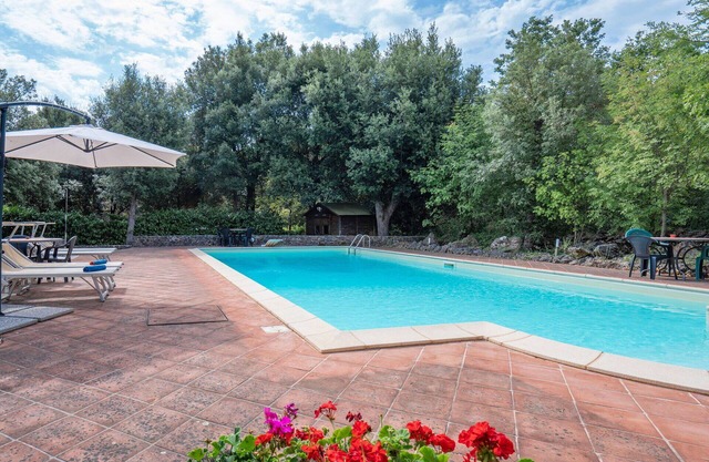 Nice apartment for 4 guests with WIFI, pool, TV and veranda, close to Siena