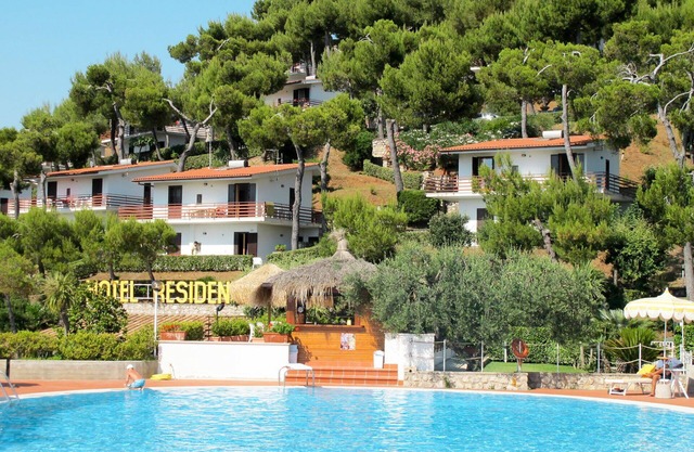 Nice apartment for 4 people with WIFI, A/C, pool, TV, terrace and pets allowed