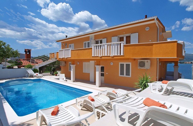 Nice apartment for 4 people with pool, A/C, WIFI, TV and terrace