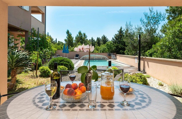 Nice apartment for 6 guests with A/C, pool, WIFI, TV and terrace