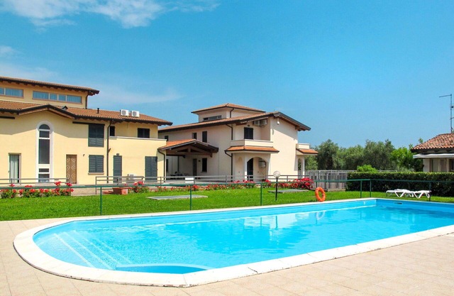 Nice apartment for 6 people with pool, WIFI, A/C, TV, patio and pets allowed