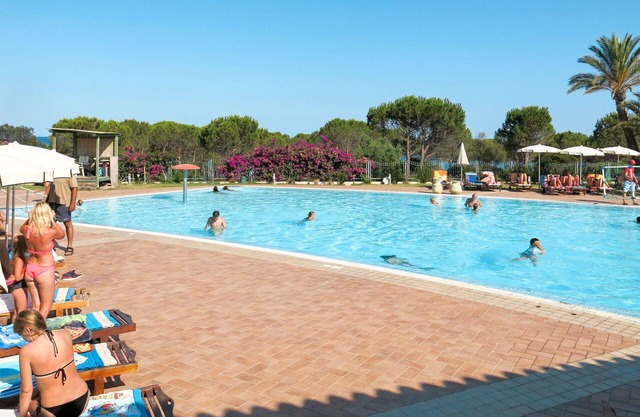 Nice apartment for 2 people with WIFI, A/C, pool, TV, terrace and pets allowed