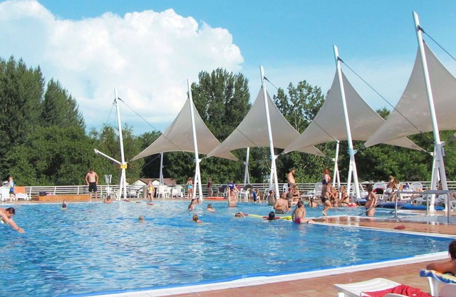 Nice apartment in villa for 5 people with pool, A/C, WIFI, terrace and parking