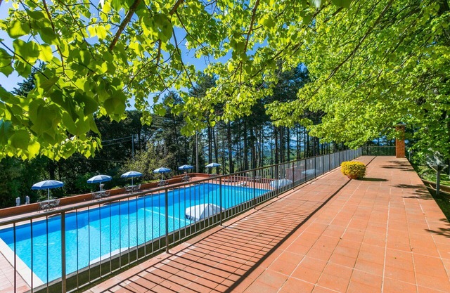 Nice apartment in villa for 5 guests with pool, WIFI, TV, terrace, pets allowed and panoramic view