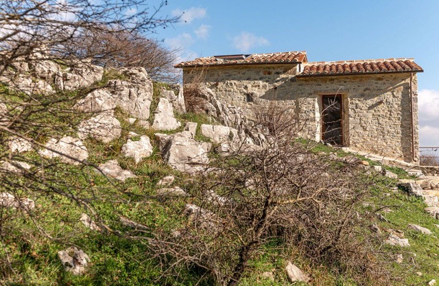 Nice apartment in villa for 2 people with patio and pets allowed