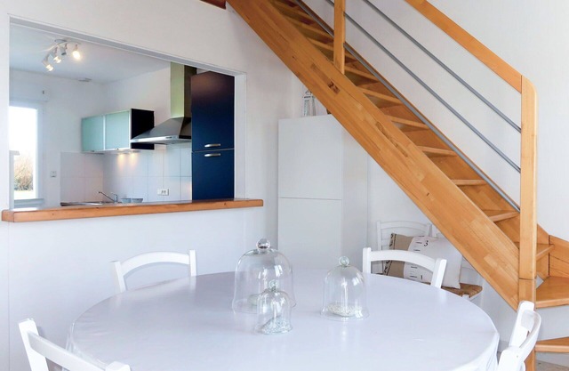 Nice apartment in villa for 6 guests with TV, terrace and pets allowed