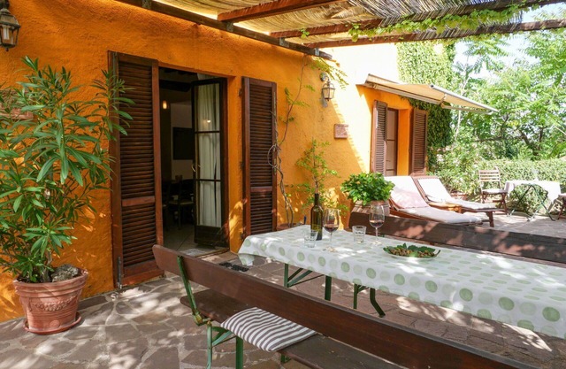 Nice apartment in villa for 7 guests with pool, patio and pets allowed