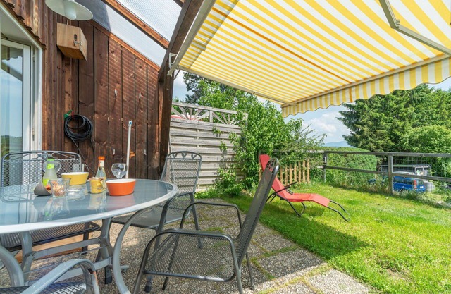 Nice apartment in villa for 6 guests with WIFI, TV, terrace and pets allowed