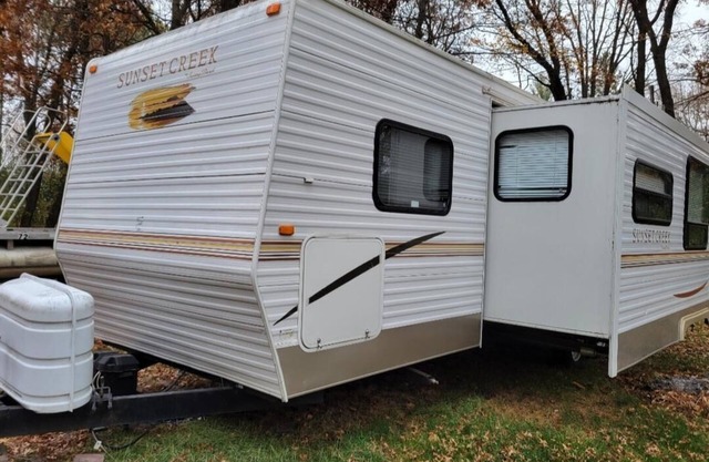 Nice Camper With Slide out